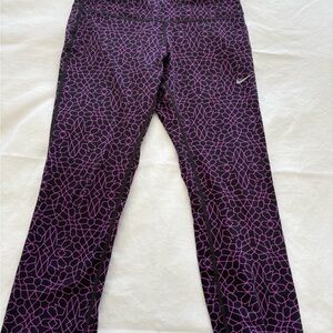 Nike Women’s Purple Geometric Pattern Cropped Leggings